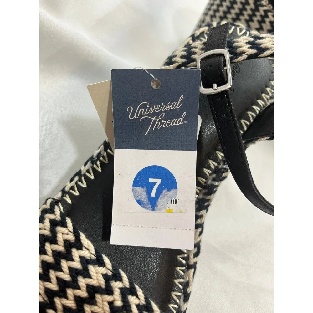 Universal Thread Womens Platform Sandals Black Cream Woven Chevron Block Heel 7